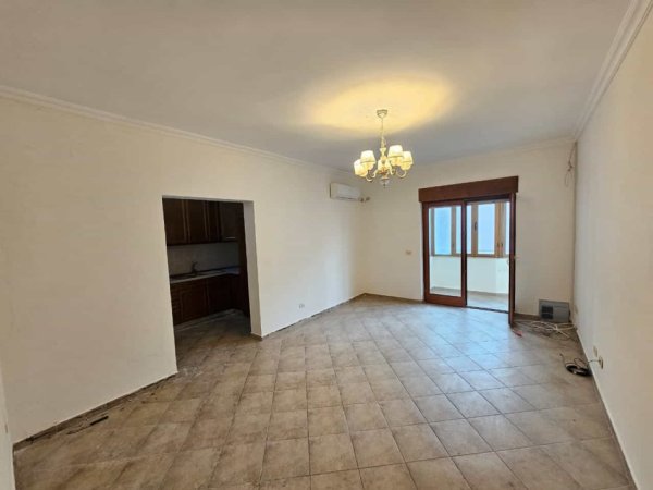 Tirane, jepet me qera zyre Kati 2, 127 m² 700 € (Qender)