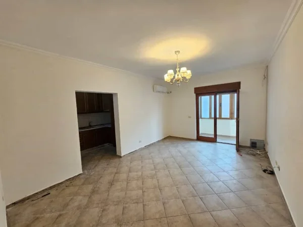 Tirane, jepet me qera zyre Kati 2, 127 m² 700 € (Qender)
