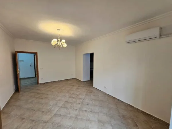 Tirane, jepet me qera zyre Kati 2, 127 m² 700 € (Qender)