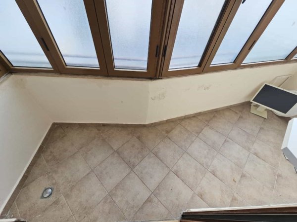 Tirane, jepet me qera zyre Kati 2, 127 m² 700 € (Qender)