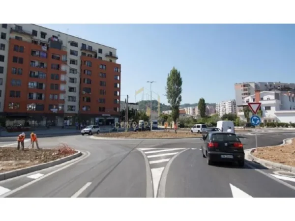 Tirane, jepet me qera apartament 1+1 Kati 7, 74 m² 430 € (Yzberisht)