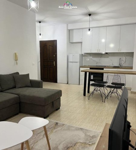 Tirane, jepet me qera apartament 2+1 Kati 3, 75 m² 800 € (Rruga Rrapo Hekali)