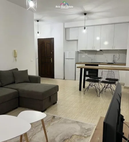 Tirane, jepet me qera apartament 2+1 Kati 3, 75 m² 700 € (Rruga Rrapo Hekali)