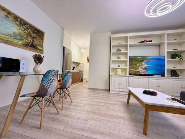 Tirane, jepet me qera apartament 1+1 Kati 8, 70 m² 900 € (Rruga e Kosovareve)