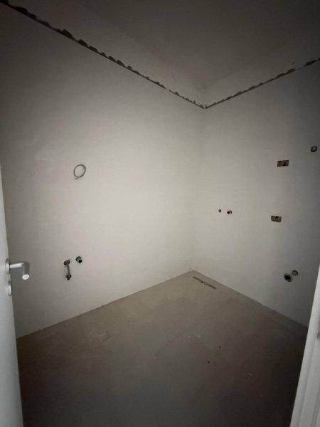 Tirane, shitet apartament 2+1+Ballkon Kati 8, 128 m² 130.000 €