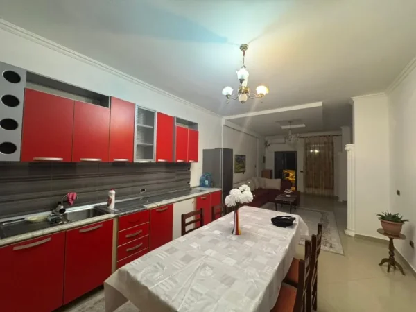 Tirane, jepet me qera apartament 2+1 Kati 1, 100 m² 550 € (NE QENDER TE SELITES, RRUGA GJIN GJERGJI)