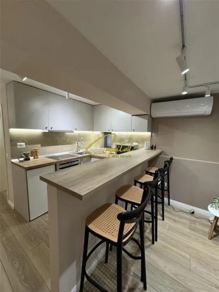 Tirane, jepet me qera apartament 2+1 Kati 1, 80 m² 700 € (ISH TREGU ELEKTRIK)