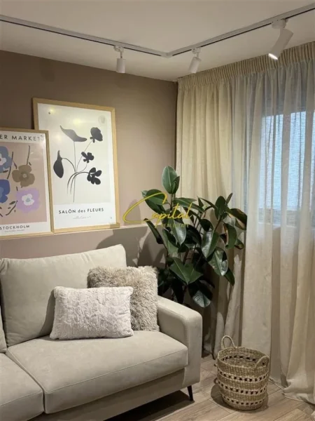 Tirane, jepet me qera apartament 2+1 Kati 1, 80 m² 700 € (ISH TREGU ELEKTRIK)