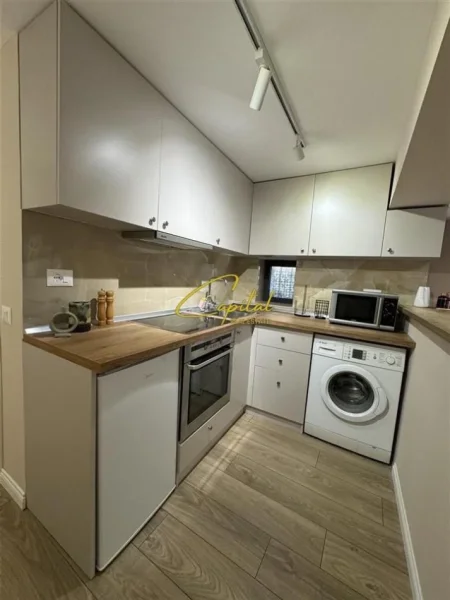 Tirane, jepet me qera apartament 2+1 Kati 1, 80 m² 700 € (ISH TREGU ELEKTRIK)