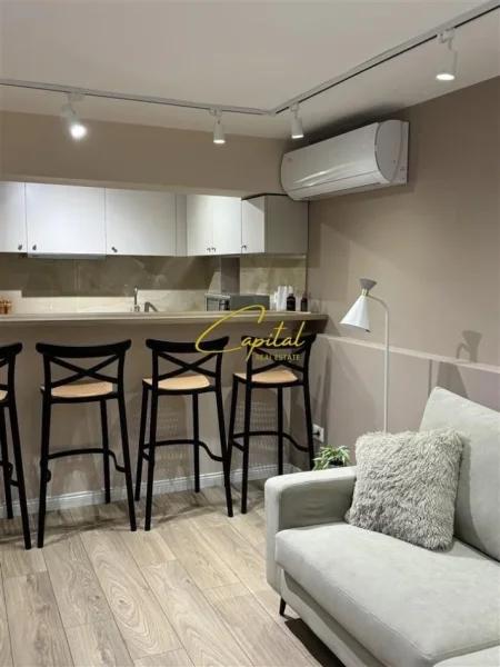 Tirane, jepet me qera apartament 2+1 Kati 1, 80 m² 700 € (ISH TREGU ELEKTRIK)