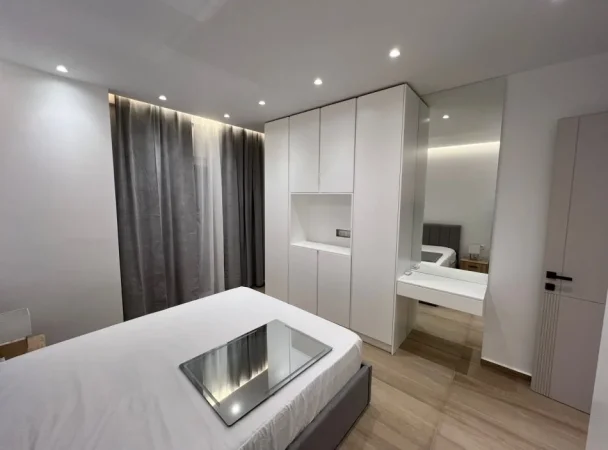 Tirane, jepet me qera apartament 1+1 Kati 4, 70 m² 800 € (ZOGU I ZI)