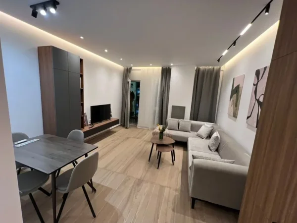 Tirane, jepet me qera apartament 1+1 Kati 4, 70 m² 800 € (ZOGU I ZI)