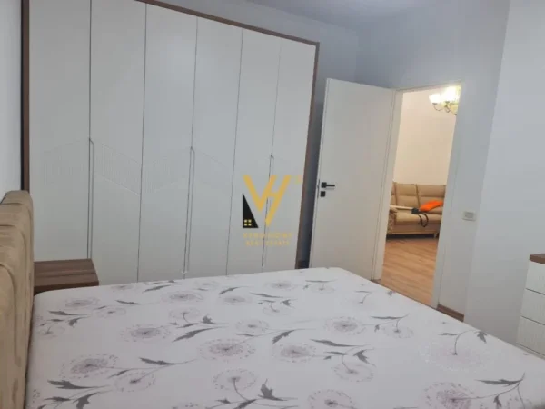 Tirane, jepet me qera apartament 2+1+Ballkon Kati 1, 8 m² 700 € (KODRA E DIELLIT)