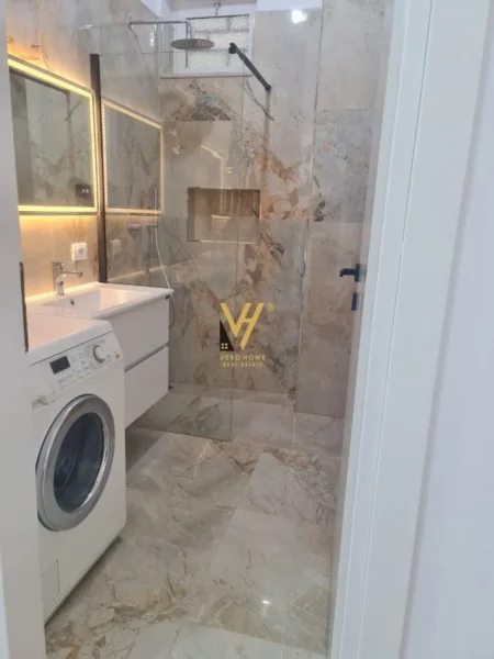 Tirane, jepet me qera apartament 2+1+Ballkon Kati 1, 8 m² 700 € (KODRA E DIELLIT)