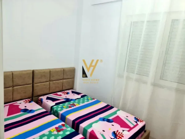 Tirane, jepet me qera apartament 2+1+Ballkon Kati 1, 8 m² 700 € (KODRA E DIELLIT)