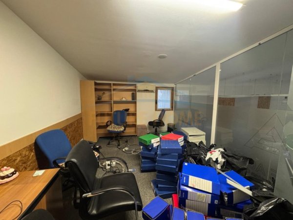 Tirane, jepet me qera zyre Kati 1, 77 m² 1.000 € (Myslym Shyri, Tiranë)