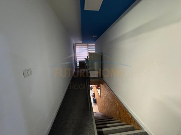 Tirane, jepet me qera zyre Kati 1, 77 m² 1.000 € (Myslym Shyri, Tiranë)