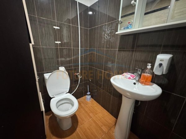 Tirane, jepet me qera zyre Kati 1, 77 m² 1.000 € (Myslym Shyri, Tiranë)