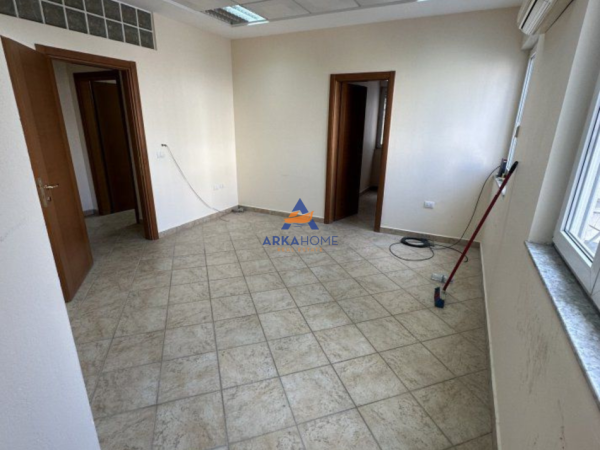 Tirane, jepet me qera zyre Kati 1, 90 m² 1.150 € 
