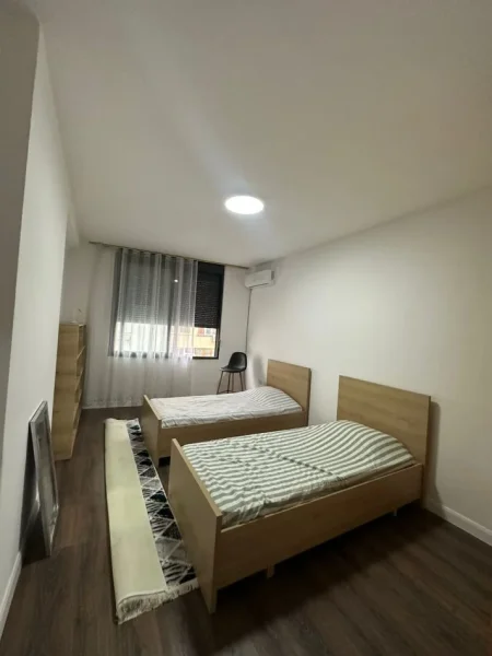 Tirane, jepet me qera apartament 3+1 , 136 m² 1.000 € 