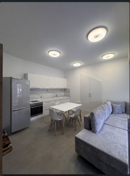 Tirane, jepet me qera apartament 2+1+Ballkon , 80 m² 705 € (Kodra e Diellit)