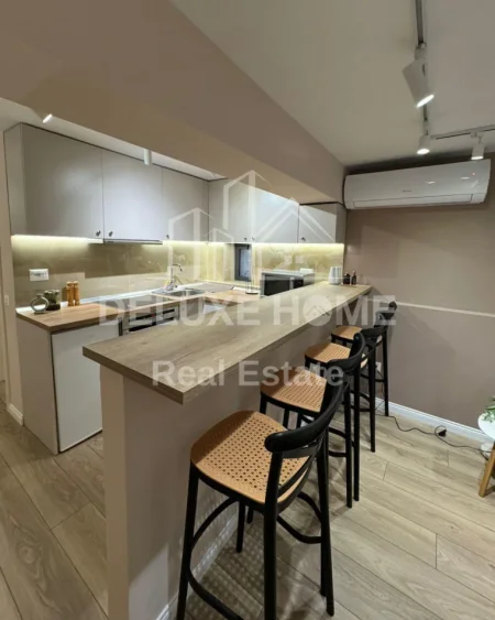 Tirane, jepet me qera apartament 2+1 Kati 1, 80 m² 700 € (Rruga Ali Visha)