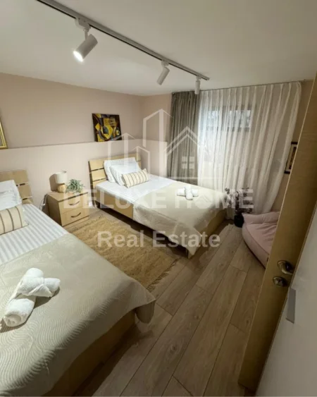 Tirane, jepet me qera apartament 2+1 Kati 1, 80 m² 700 € (Rruga Ali Visha)