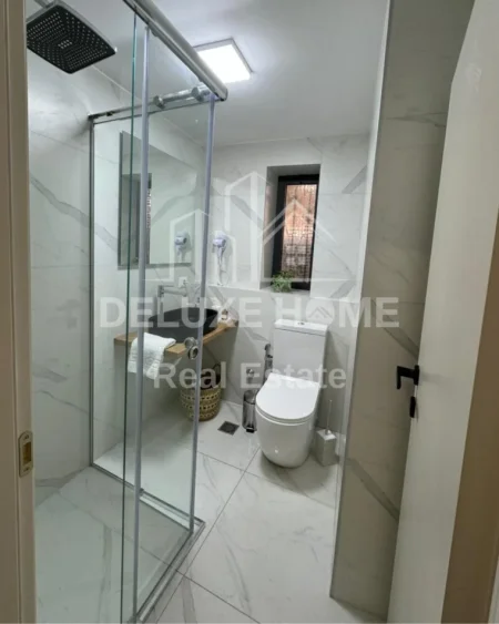 Tirane, jepet me qera apartament 2+1 Kati 1, 80 m² 700 € (Rruga Ali Visha)