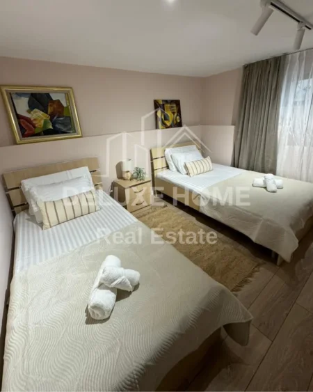 Tirane, jepet me qera apartament 2+1 Kati 1, 80 m² 700 € (Rruga Ali Visha)