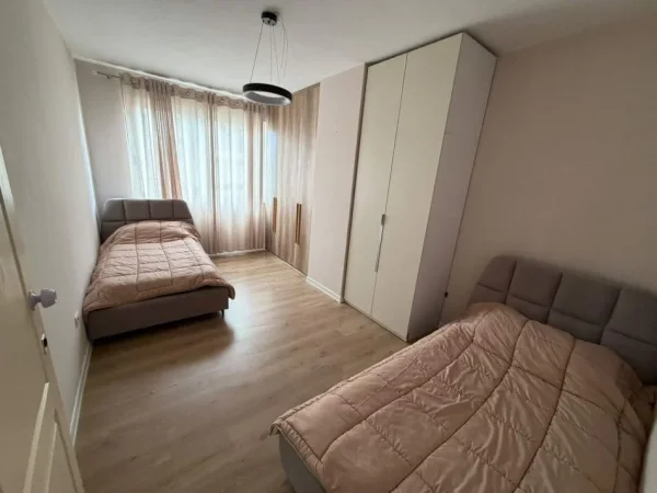 Tirane, jepet me qera apartament 2+1 Kati 6, 106 m² 650 € (Rruga Erzen Lita)