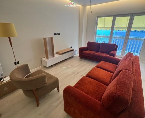 Tirane, jepet me qera apartament 1+1+Ballkon Kati 3, 70 m² 850 € (prane Liceut Artistik)