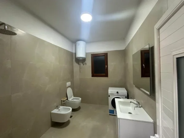 Tirane, jepet me qera apartament 2+1 Kati 2, 120 m² 500 € (sauk)