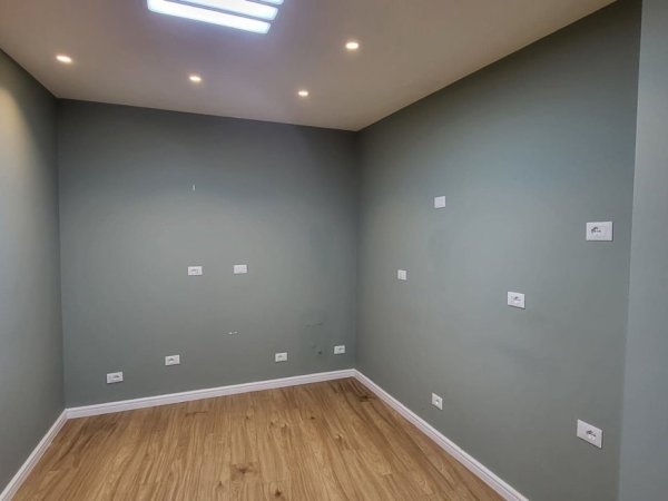 Tirane, jepet me qera zyre Kati 6, 100 m² 1.600 € (lake view rezidence)