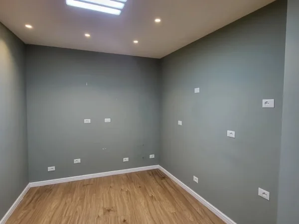 Tirane, jepet me qera zyre Kati 6, 100 m² 1.600 € (lake view rezidence)