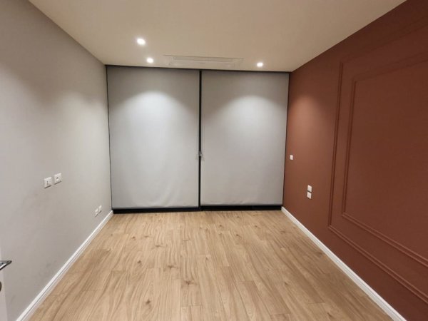 Tirane, jepet me qera zyre Kati 6, 100 m² 1.600 € (lake view rezidence)