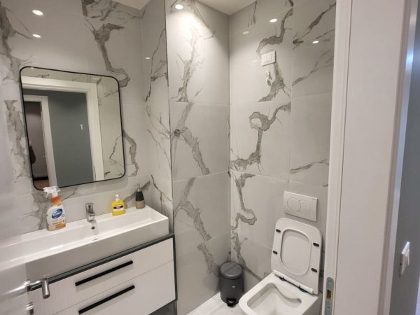 Tirane, jepet me qera zyre Kati 6, 100 m² 1.600 € (lake view rezidence)