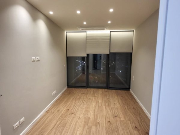 Tirane, jepet me qera zyre Kati 6, 100 m² 1.600 € (lake view rezidence)