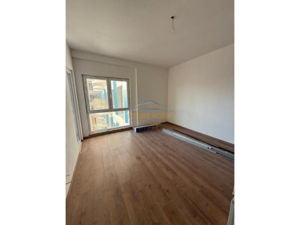 Tirane, jepet me qera apartament 1+1 Kati 7, 61 m² 600 € (Zogu i zi)