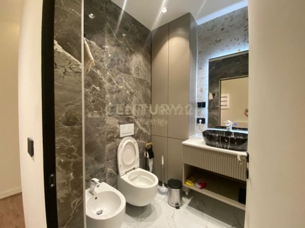 Tirane, jepet me qera apartament 2+1+Aneks+Ballkon Kati 3, 110 m² 1.500 € (Liqeni i thate)