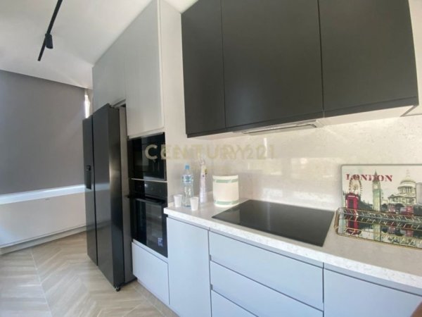 Tirane, jepet me qera apartament 2+1+Aneks+Ballkon Kati 3, 110 m² 1.500 € (Liqeni i thate)