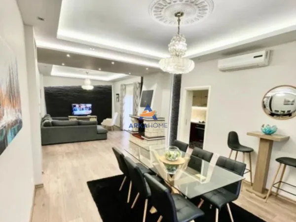 Tirane, shitet Vile 3 Katshe Kati 4, 842 m² 1.700.000 € 