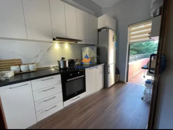 Tirane, shitet Vile 3 Katshe Kati 4, 842 m² 1.700.000 € 
