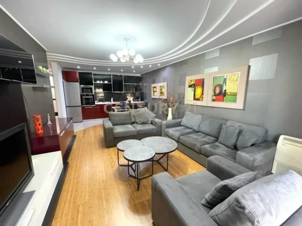 Tirane, jepet me qera apartament 2+1+Aneks+Ballkon Kati 7, 120 m² 1300 € (Rruga e Elbasanit)