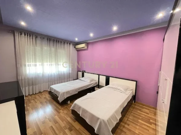 Tirane, jepet me qera apartament 2+1+Aneks+Ballkon Kati 7, 120 m² 1300 € (Rruga e Elbasanit)
