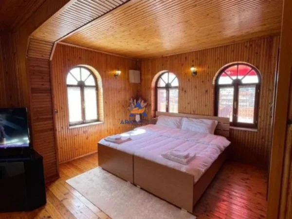 Tirane, shitet Vile 3 Katshe Kati 4, 842 m² 1.700.000 € 