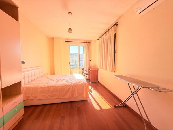Tirane, jepet me qera zyre Kati 7, 120 m² 1.300 € (Blloku)