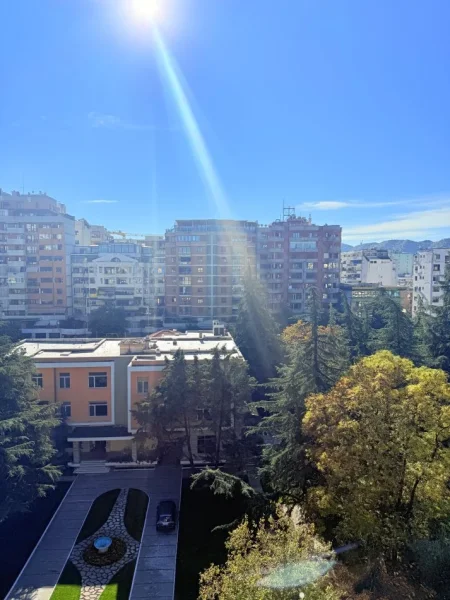 Tirane, jepet me qera zyre Kati 7, 120 m² 1.300 € (Blloku)