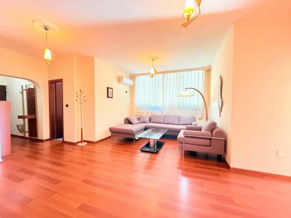 Tirane, jepet me qera zyre Kati 7, 120 m² 1.300 € (Blloku)