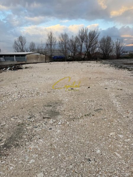 Tirane, jepet me qera toke , 3.000 m² (MEZEZ)