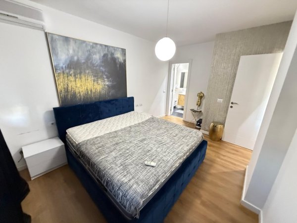 Tirane, jepet me qera apartament 2+1 Kati 10, 1.000 € 